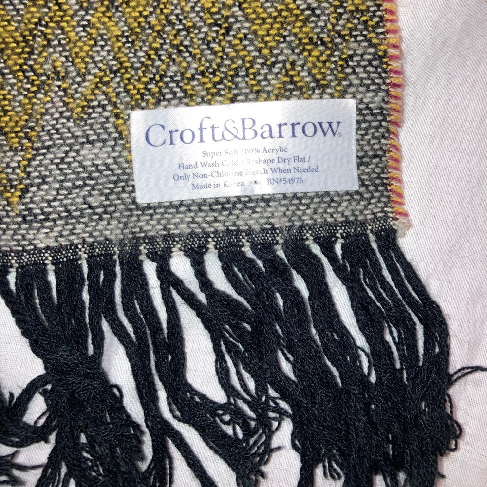 CROFT‎ AND BARROW SCARF - Picture 2 of 3